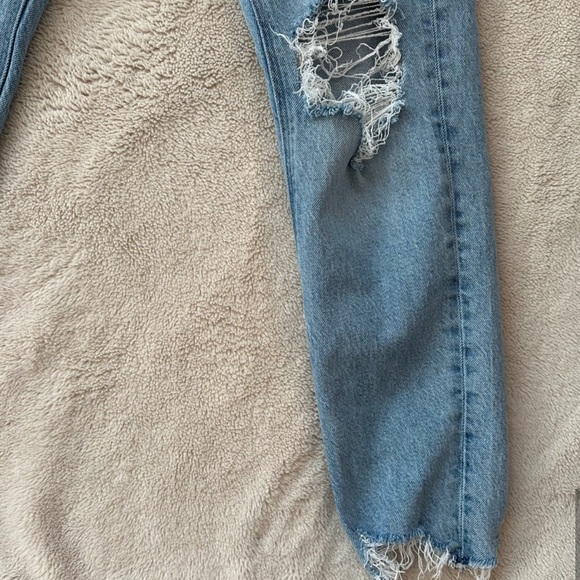 American Eagle 90’s Skinny Distressed Jeans EUC - Picture 3 of 6